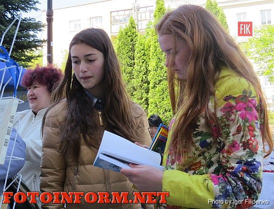 В Кировограде возле горсовета проходит фестиваль (фоторепортаж), фото игоря филипенко, кировоградские новости, книжный фестиваль-выставка «Весняний Книговир» 
