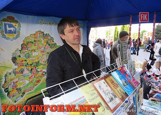 В Кировограде возле горсовета проходит фестиваль (фоторепортаж), фото игоря филипенко, кировоградские новости, книжный фестиваль-выставка «Весняний Книговир» 