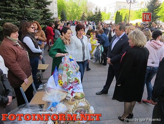 Кировоградцы собрали «Пасхальные корзины» воинам АТО, кировоградские новости, кировоград, пасха 2016, фото игоря филипенко, Андрей Райкович, мэр Кировограда