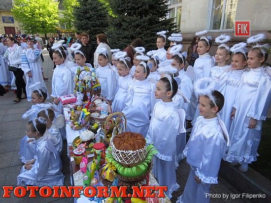 Кировоградцы собрали «Пасхальные корзины» воинам АТО, кировоградские новости, кировоград, пасха 2016, фото игоря филипенко, Андрей Райкович, мэр Кировограда
