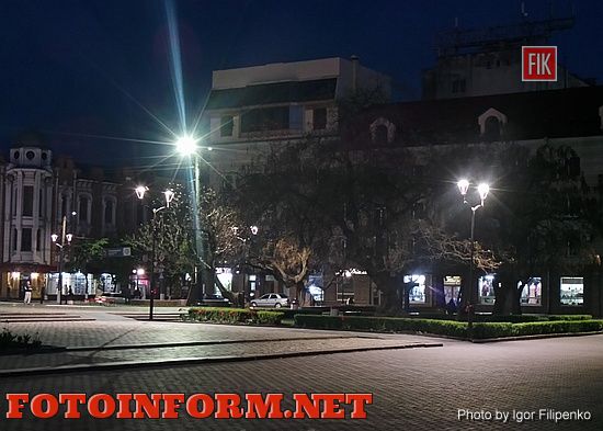 Кировоград: центральная площадь города теперь освещается по-новому, фото игоря филипенко, кировоградская площадь, площадь героев майдана ночью