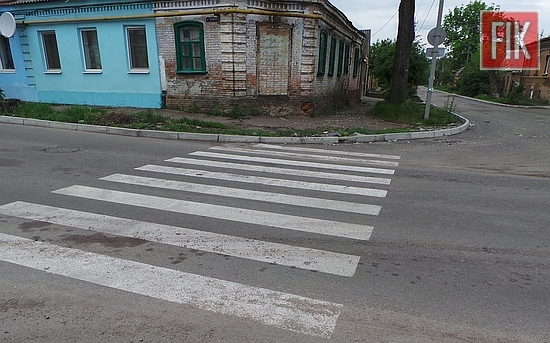 Для безопасности пешеходов и движения транспорта на улицах Кировограда проводят работы по восстановлению дорожной разметки.