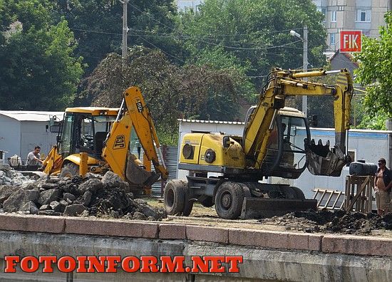 У Кропивницькому продовжується реконструкція дамби на Інгулі