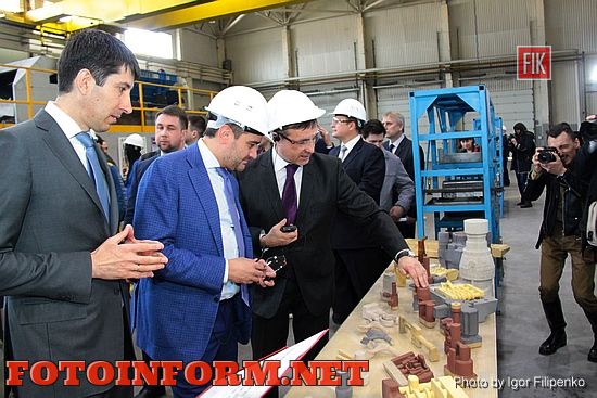 В торжествах приняли участие народные депутаты Украины - председатели парламентских комитетов по вопросам бюджета и по вопросам промышленной политики и предпринимательства Андрей Павелко и Виктор Галасюк и заместитель председателя Федерации работодателей Украины Дмитрий Олейник.