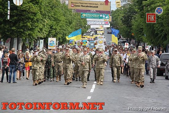 Вчера, 4 мая, возле Кировоградского горсовета состоялось торжественная церемония награждения победителей конкурса строя и патриотической песни среди школьников нашего города «Будущий защитник Украины».