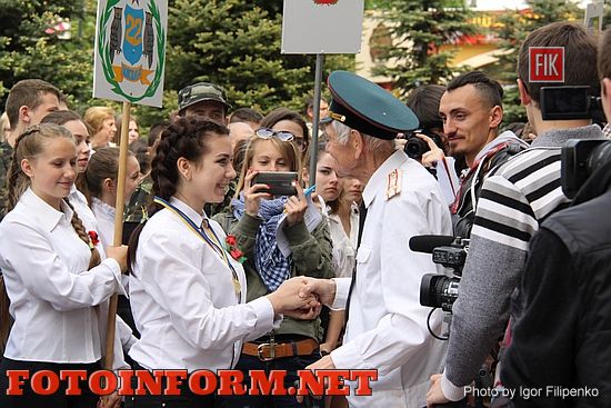 Вчера, 4 мая, возле Кировоградского горсовета состоялось торжественная церемония награждения победителей конкурса строя и патриотической песни среди школьников нашего города «Будущий защитник Украины».