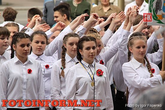 Вчера, 4 мая, возле Кировоградского горсовета состоялось торжественная церемония награждения победителей конкурса строя и патриотической песни среди школьников нашего города «Будущий защитник Украины».