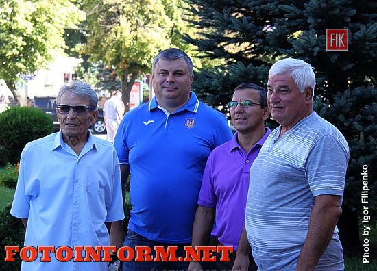 Кропивницкий: в центре города торжественно подняли флаги, фото Игоря Филипенко, кировоградские новости,кропивницкие новости