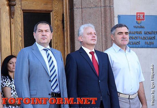 Кропивницкий: в центре города торжественно подняли флаги, фото Игоря Филипенко, кировоградские новости,кропивницкие новости