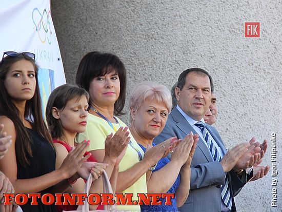 Кропивницкий: в центре города торжественно подняли флаги, фото Игоря Филипенко, кировоградские новости,кропивницкие новости