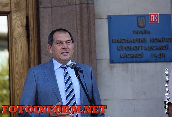 Кропивницкий: в центре города торжественно подняли флаги, фото Игоря Филипенко, кировоградские новости,кропивницкие новости