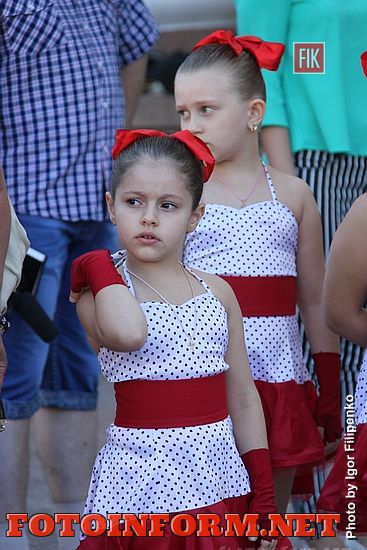 Кропивницкий: в центре города торжественно подняли флаги, фото Игоря Филипенко, кировоградские новости,кропивницкие новости