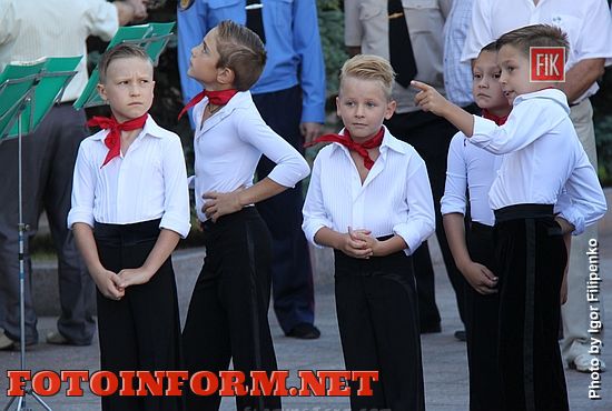 Кропивницкий: в центре города торжественно подняли флаги, фото Игоря Филипенко, кировоградские новости,кропивницкие новости