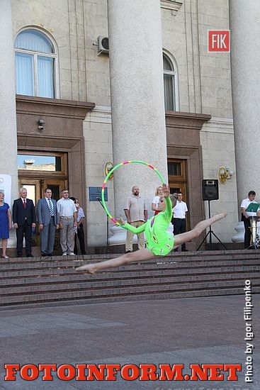 Кропивницкий: в центре города торжественно подняли флаги, фото Игоря Филипенко, кировоградские новости,кропивницкие новости