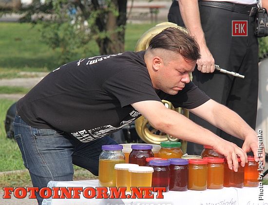 Кропивницкий: в центре города состоялась предпраздничная ярмарка (фоторепортаж)