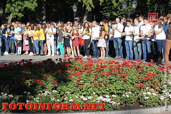 В центре города, на Театральной площади, состоялся танцевальный пати-квест «Посвящение в первокурсники».