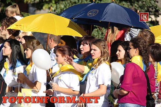 В центре города, на Театральной площади, состоялся танцевальный пати-квест «Посвящение в первокурсники».