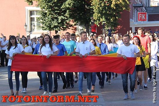 В центре города, на Театральной площади, состоялся танцевальный пати-квест «Посвящение в первокурсники».