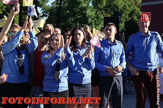 В центре города, на Театральной площади, состоялся танцевальный пати-квест «Посвящение в первокурсники».