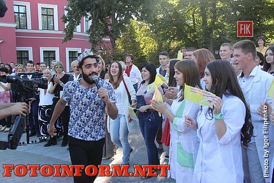 В центре города, на Театральной площади, состоялся танцевальный пати-квест «Посвящение в первокурсники».