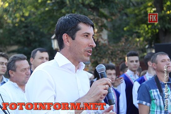 В центре города, на Театральной площади, состоялся танцевальный пати-квест «Посвящение в первокурсники».