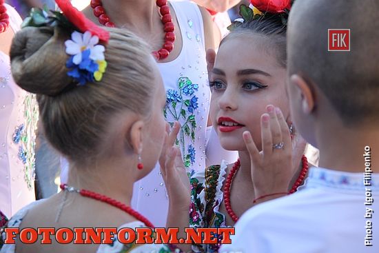 В центре города, на Театральной площади, состоялся танцевальный пати-квест «Посвящение в первокурсники».