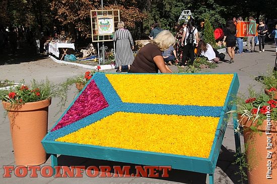 Кропивницкий: горожане торжественно отпраздновали День города (фоторепортаж)