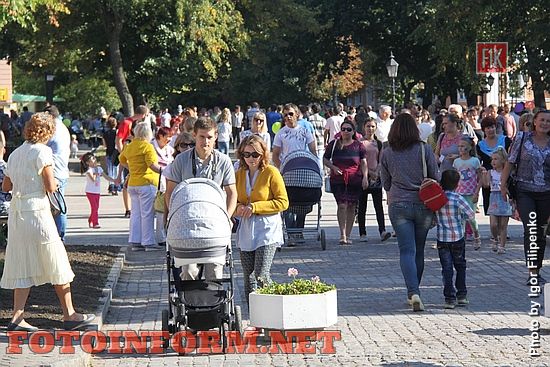 Кропивницкий: горожане торжественно отпраздновали День города (фоторепортаж)