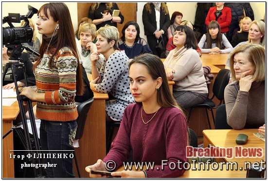 міська рада, фото игоря филипенко, Микола Цуканов, Лариса Костенко, У Кропивницькому відкриють ювілейну виставку дитячого малюнка (ВІДЕО)