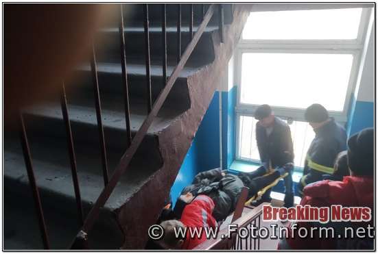 рятувальники відкрили двері квартири, у якій знаходилась хвора господарка 