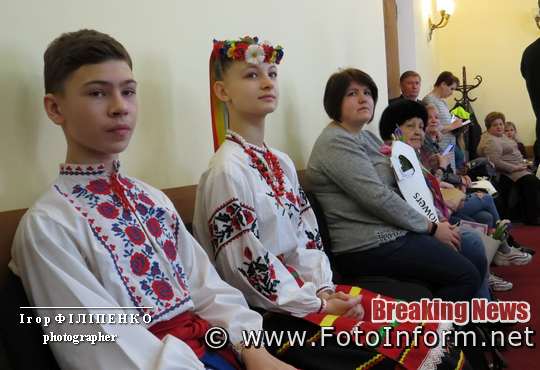 Сьогодні, 6 березня, у міськраді відбулася зустріч міського голови Андрія Райковича та секретаря міської ради Андрія Табалова з членами сімей загиблих та зниклих безвісти учасників АТО, ООС на сході України з нагоди Міжнародного жіночого дня.