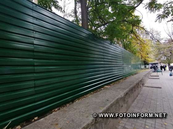 Сьогодні, 17 жовтня, у місті Кропивницький деякі містяни збираються у центральному сквері.
