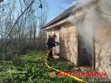 Впродовж доби пожежно-рятувальні підрозділи Кіровоградської області тричі залучались на гасіння пожеж у житловому секторі.