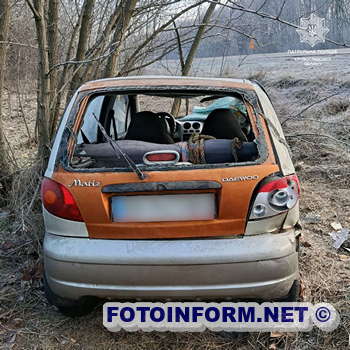 На Кіровоградщині автівка з'їхала у кювет та перекинулася (ФОТО)