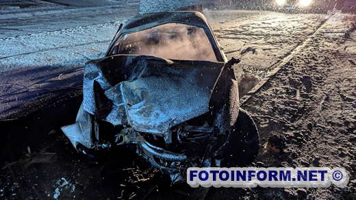 На вулиці Садовій у Кропивницькому згоріла іномарка (ФОТО)
