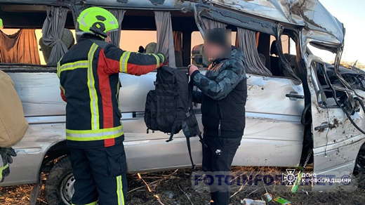 На Кіровоградщині зіткнулися легковик та мікроавтобус, є загиблий та поранені