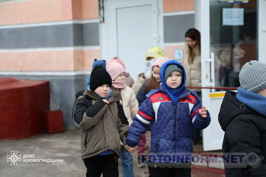 У Кропивницькому рятувальники та поліцейські завітали до Кущівської гімназії (фото)
