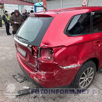 У Кропивницькому автівка «в’їхала» в магазин через недотримання дистанції (фото)