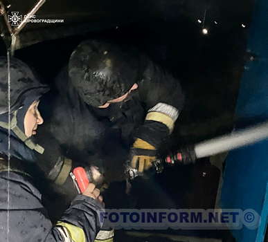 На Кіровоградщині внаслідок ворожої атаки загорівся житловий будинок (фото)