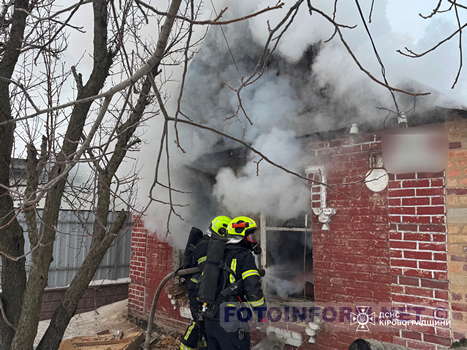 У Кропивницькому рятувальники ліквідували пожежу в житловому будинку (фото)