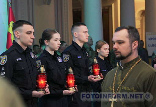 https://www.fotoinform.net/news/novosti-na-ukrainskom-yazike/kropivnitskiy-vshanuvav-pamyat-zhertv-rosiysko-ukrayinskoyi-viyni.html