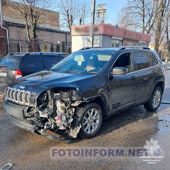 ДТП у Кропивницькому: водійка Jeep виїхала на зустрічну смугу