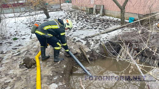 На Кіровоградщині рятувальники продовжують надавати допомогу у зв’язку з підтопленням (фото)