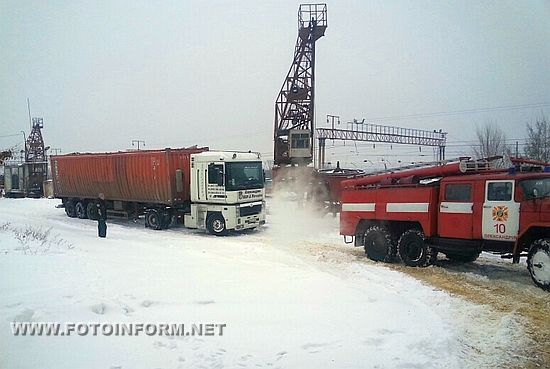 Кіровоградщина: водії транспортних засобів шукають допомогу у рятувальників (ФОТО)