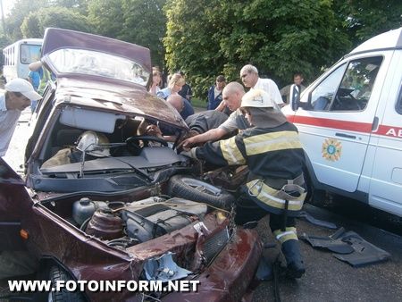 2 червня о 17:53 до Служби порятунку «101» надійшло повідомлення про дорожньо-транспортну пригоду у м.Знам’янка.