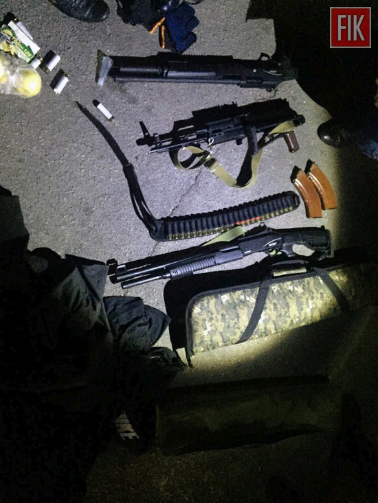 У Кропивницькому працівниками поліції зупинено транспортні засоби, в яких перебували громадяни зі зброєю (ФОТО)