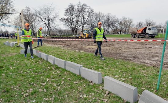 У Великій Висці почали будувати нове міні-футбольне поле