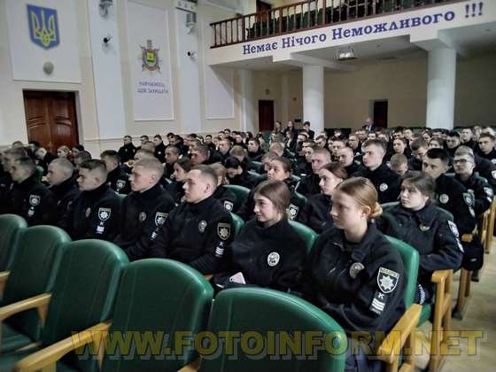 Що таке воєнні злочини, як відбувається їх фіксація, які стандарти опитування та особливості роботи на місці вчинення воєнних злочинів, про це розповіли курсантам Донецького державного університету внутрішніх справ представники системи БПД, прокуратури та правозахисної організації.