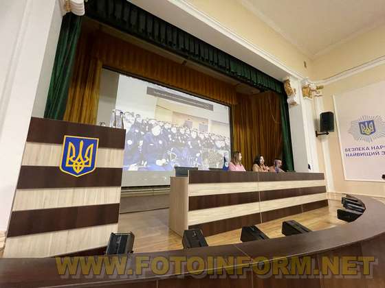 Що таке воєнні злочини, як відбувається їх фіксація, які стандарти опитування та особливості роботи на місці вчинення воєнних злочинів, про це розповіли курсантам Донецького державного університету внутрішніх справ представники системи БПД, прокуратури та правозахисної організації.