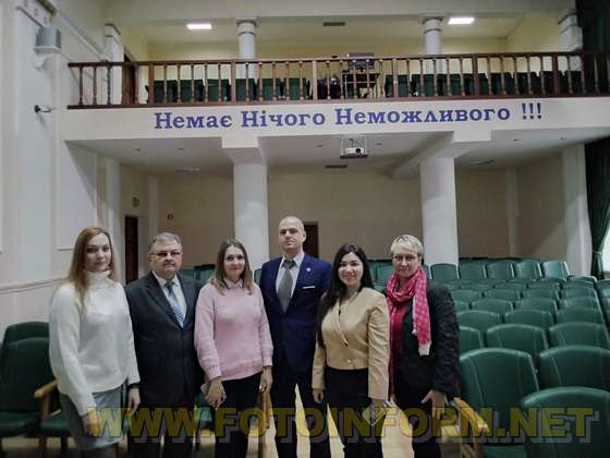 Що таке воєнні злочини, як відбувається їх фіксація, які стандарти опитування та особливості роботи на місці вчинення воєнних злочинів, про це розповіли курсантам Донецького державного університету внутрішніх справ представники системи БПД, прокуратури та правозахисної організації.